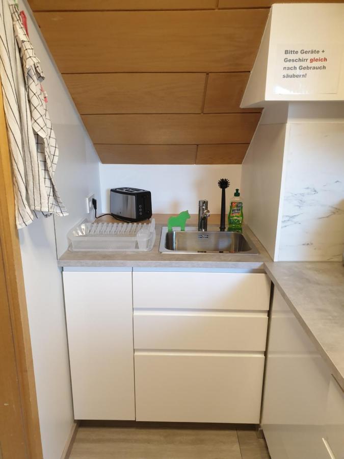 Sonnige Ruhige Dachzimmer Inkl Wifi Plus Kaffee Mit Wg Dusche Und Neuer Kueche Lörrach Kültér fotó
