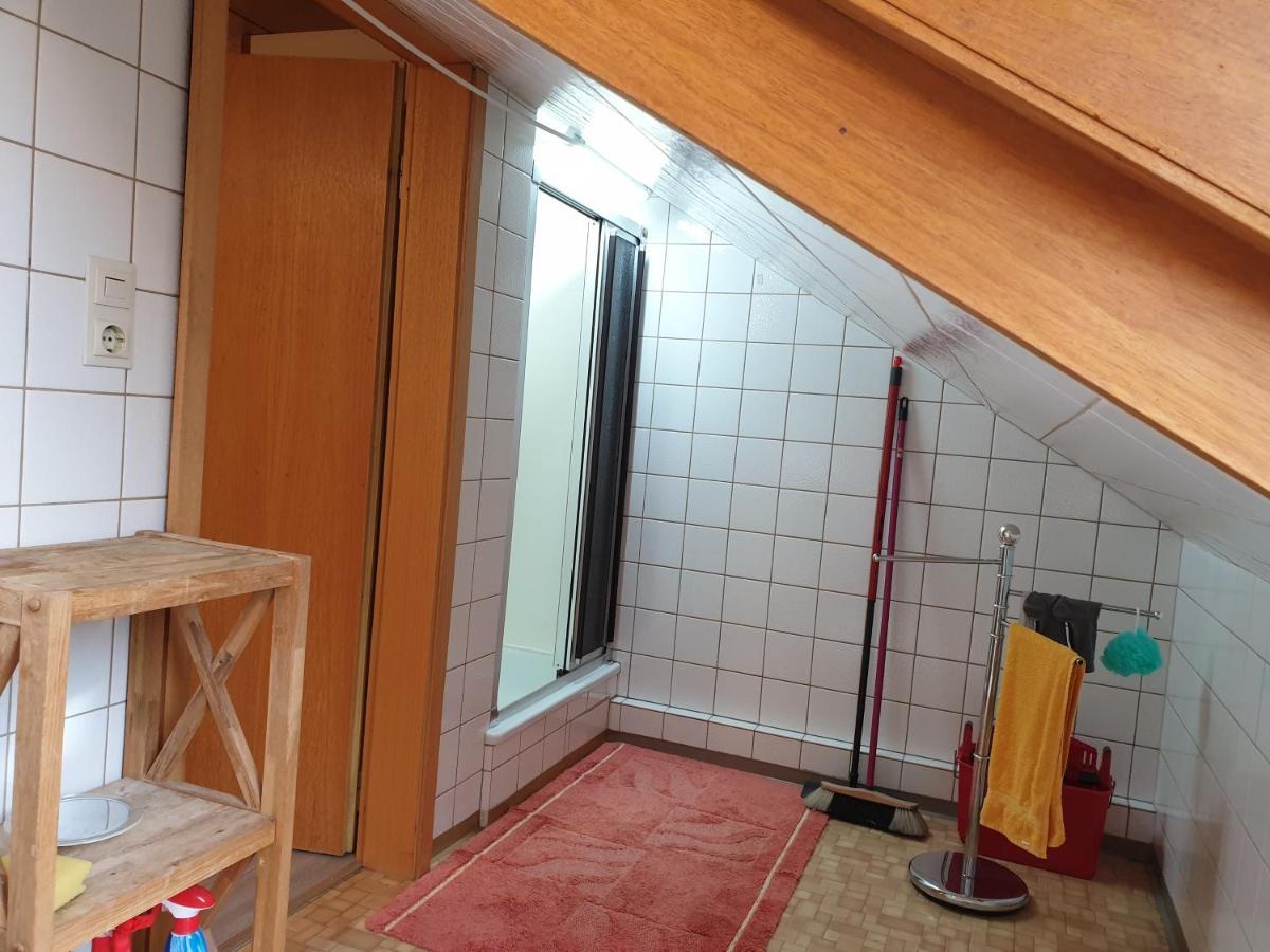 Sonnige Ruhige Dachzimmer Inkl Wifi Plus Kaffee Mit Wg Dusche Und Neuer Kueche Lörrach Kültér fotó