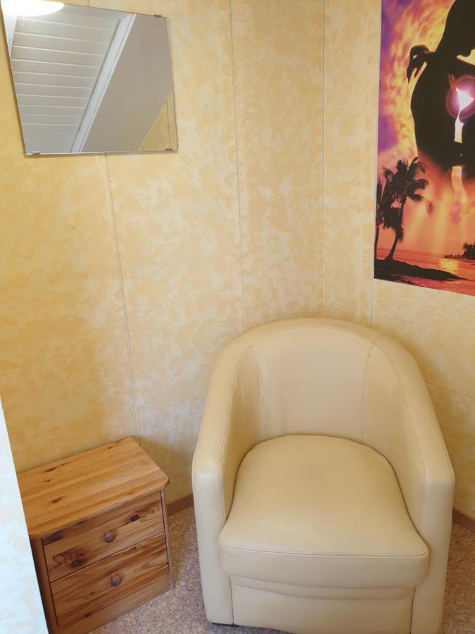 Sonnige Ruhige Dachzimmer Inkl Wifi Plus Kaffee Mit Wg Dusche Und Neuer Kueche Lörrach Kültér fotó
